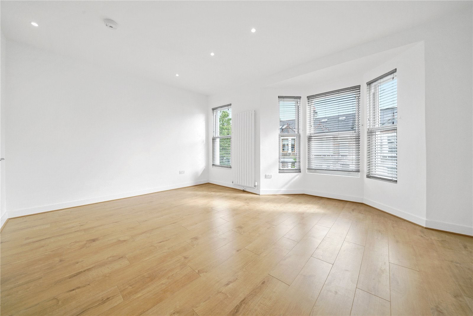 Flat Holmewood Road in Greater London