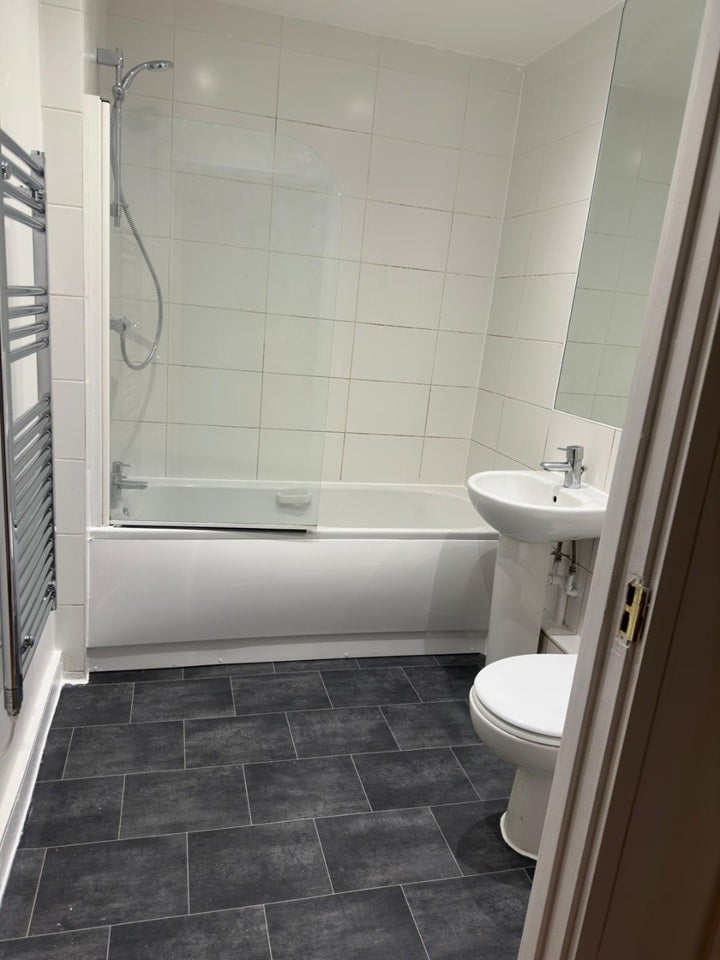 Flat Riverside Close in Greater London