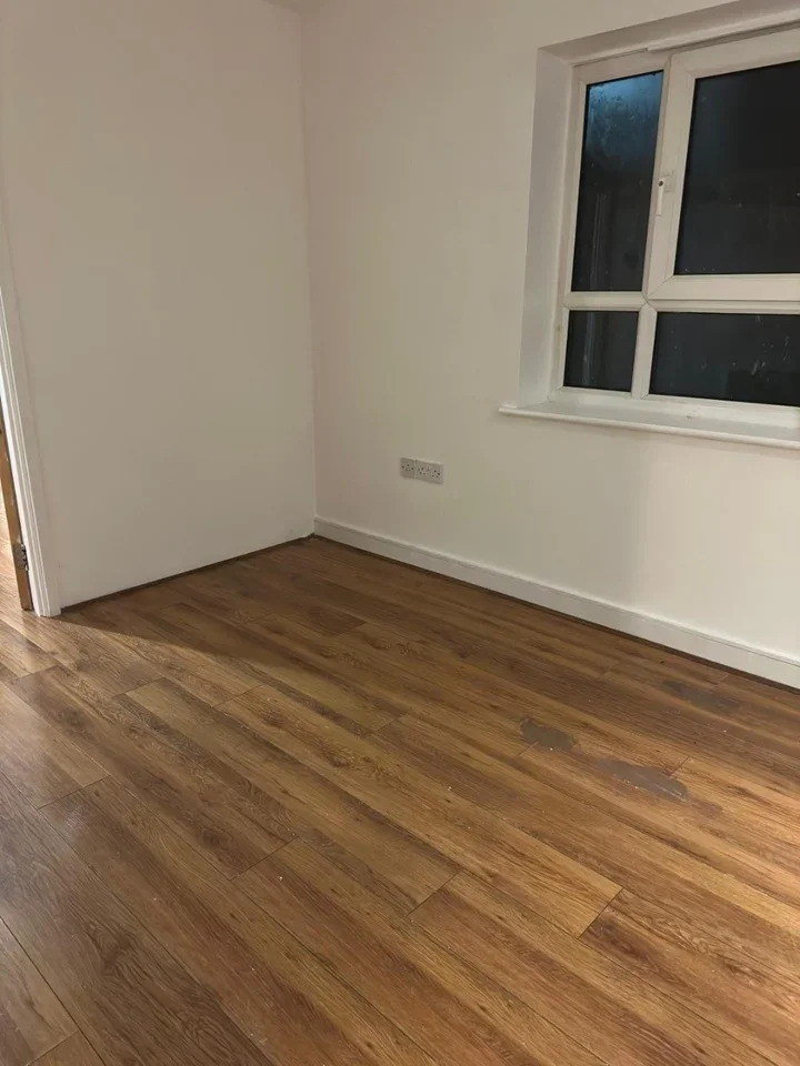 Flat Riverside Close in Greater London