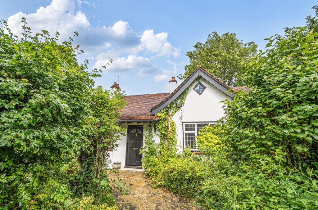 House Woodcote Lane in Greater London