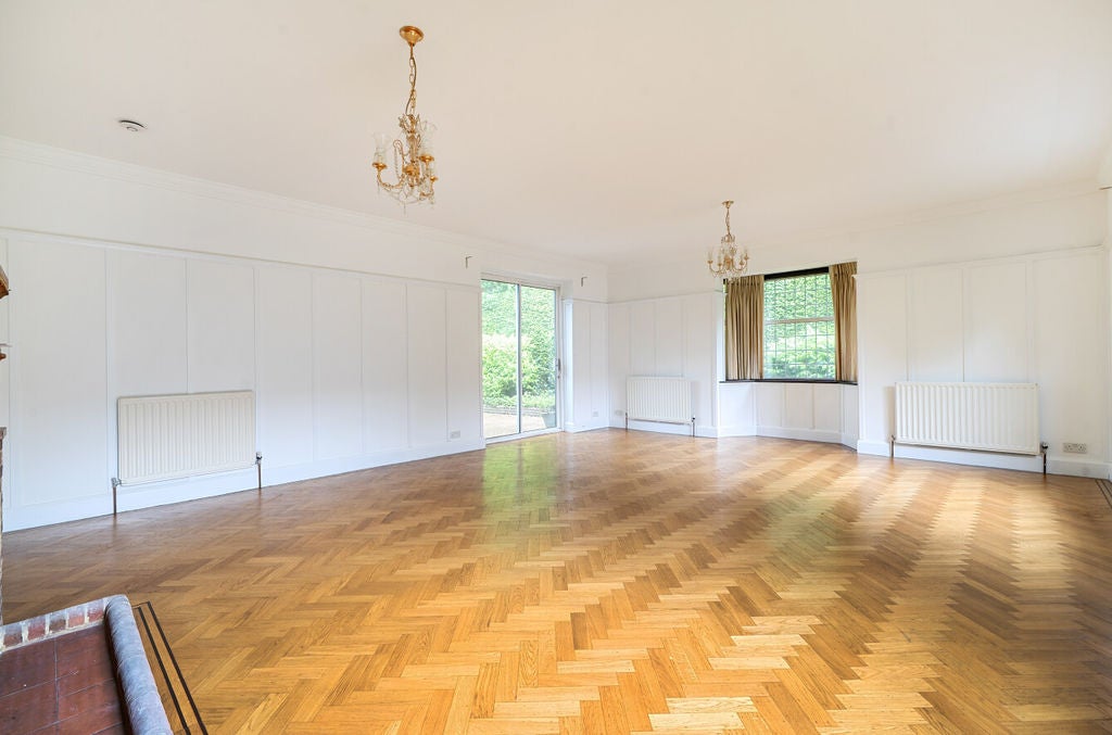 House Woodcote Lane in Greater London