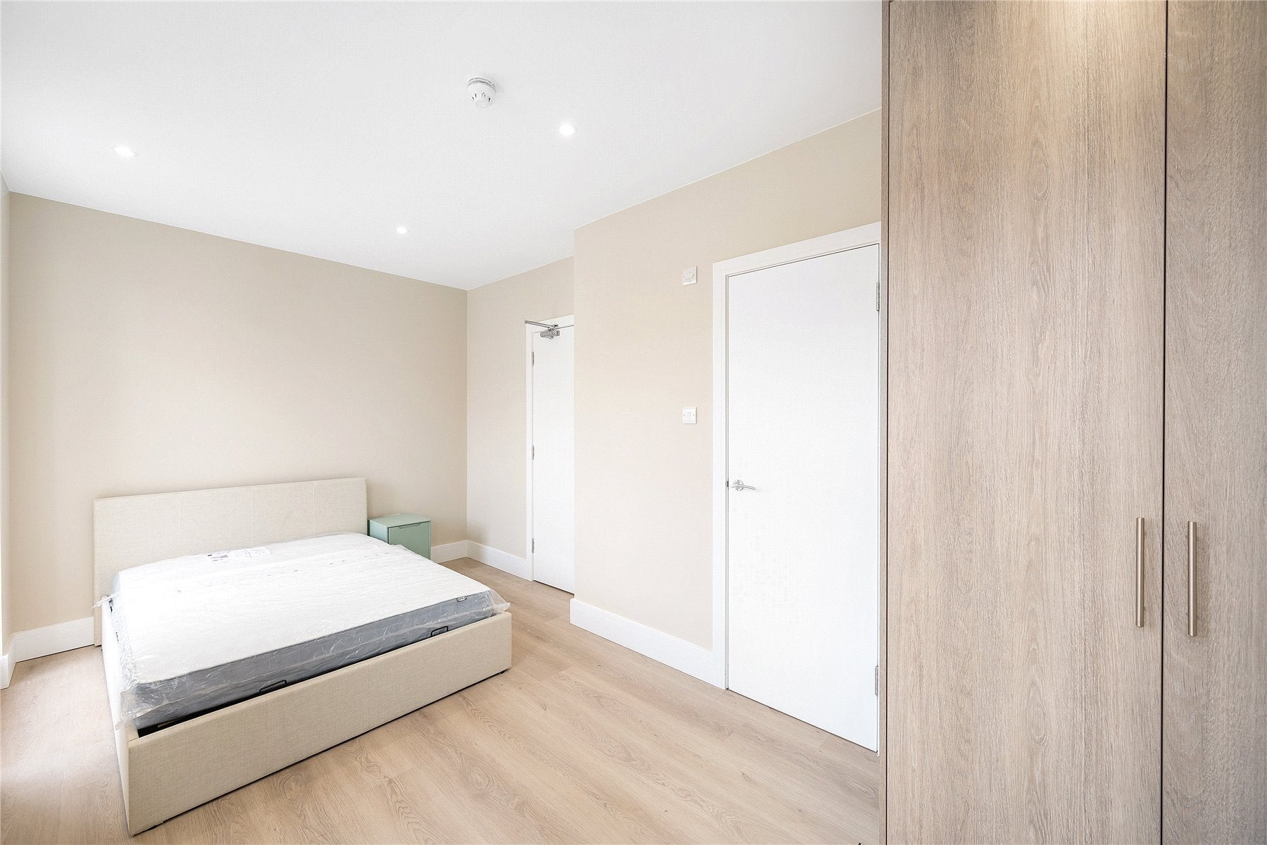 Flat Margravine Gardens in Greater London