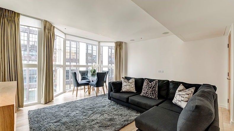 Flat Young Street in Greater London
