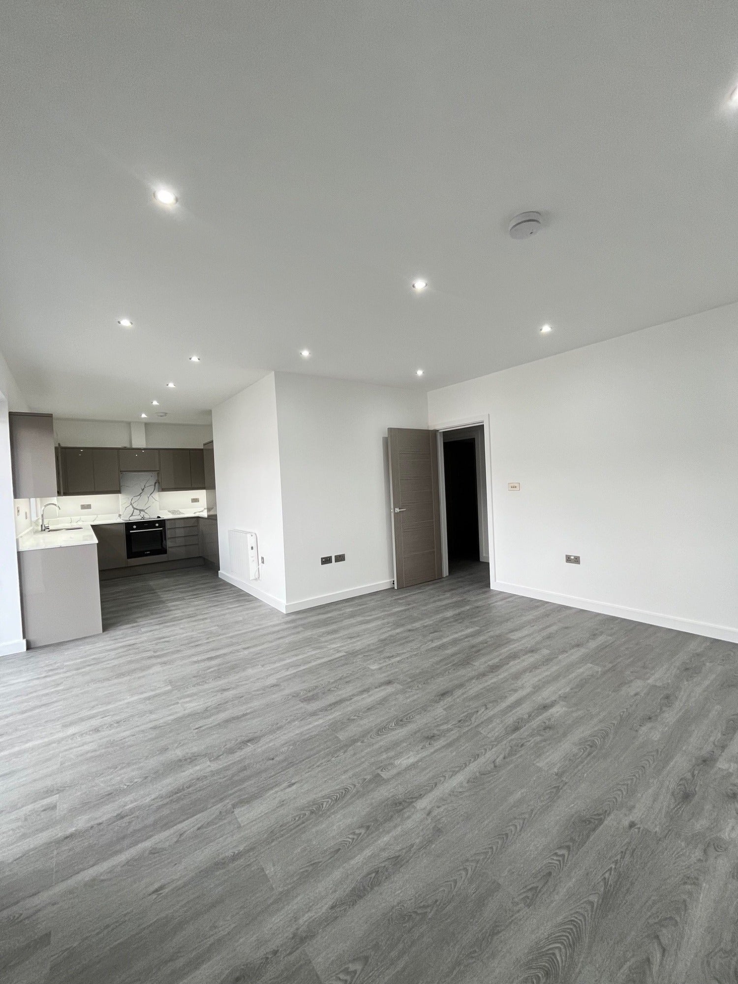 Flat Rushden Gardens in London