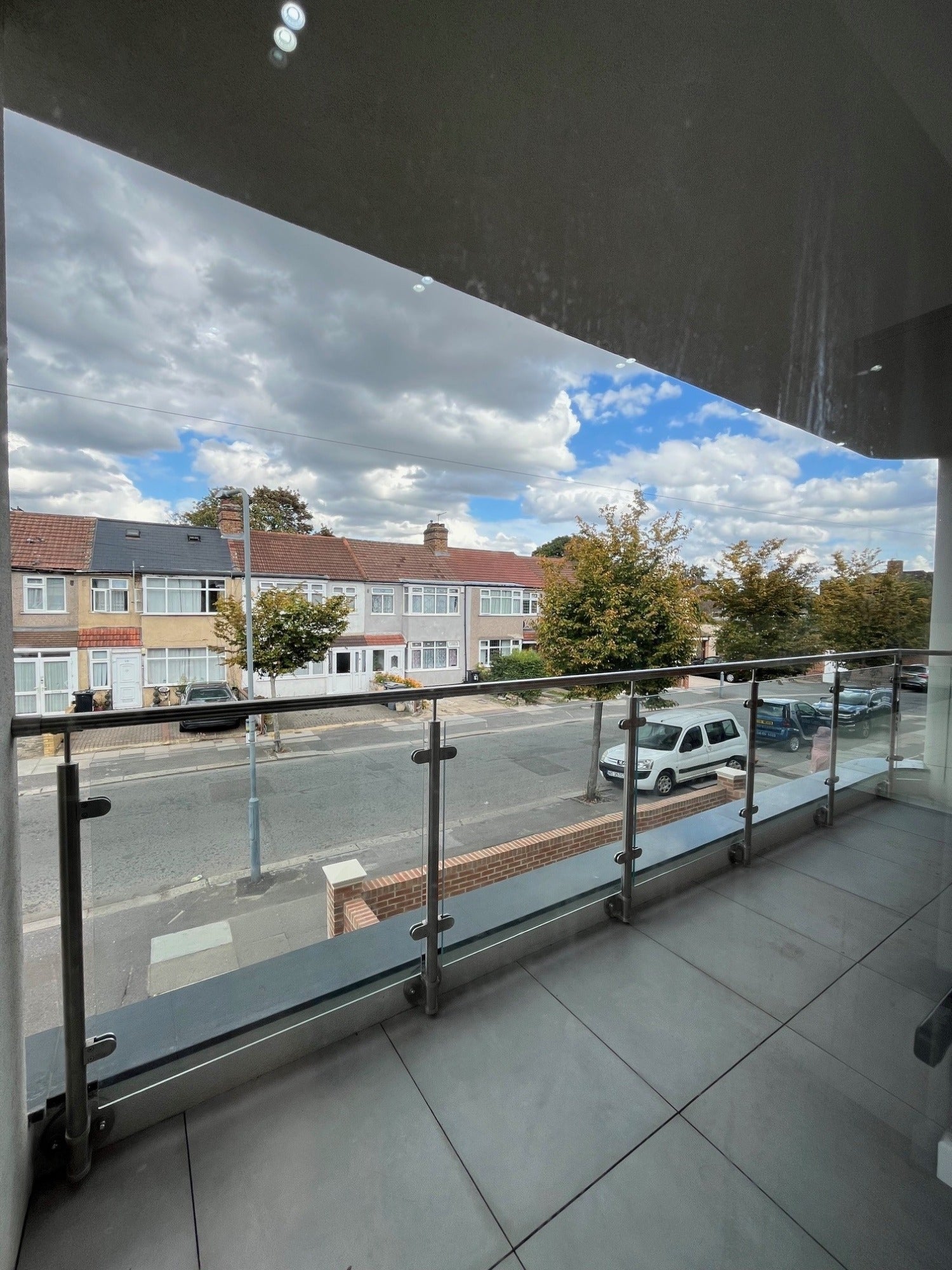 Flat Rushden Gardens in London