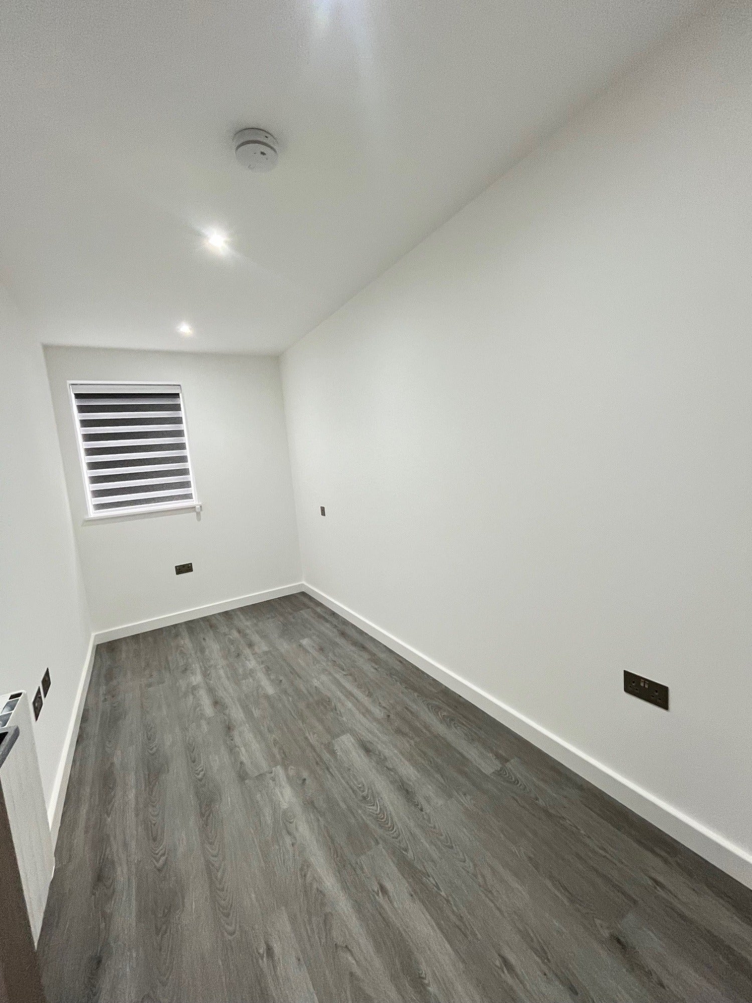 Flat Rushden Gardens in London