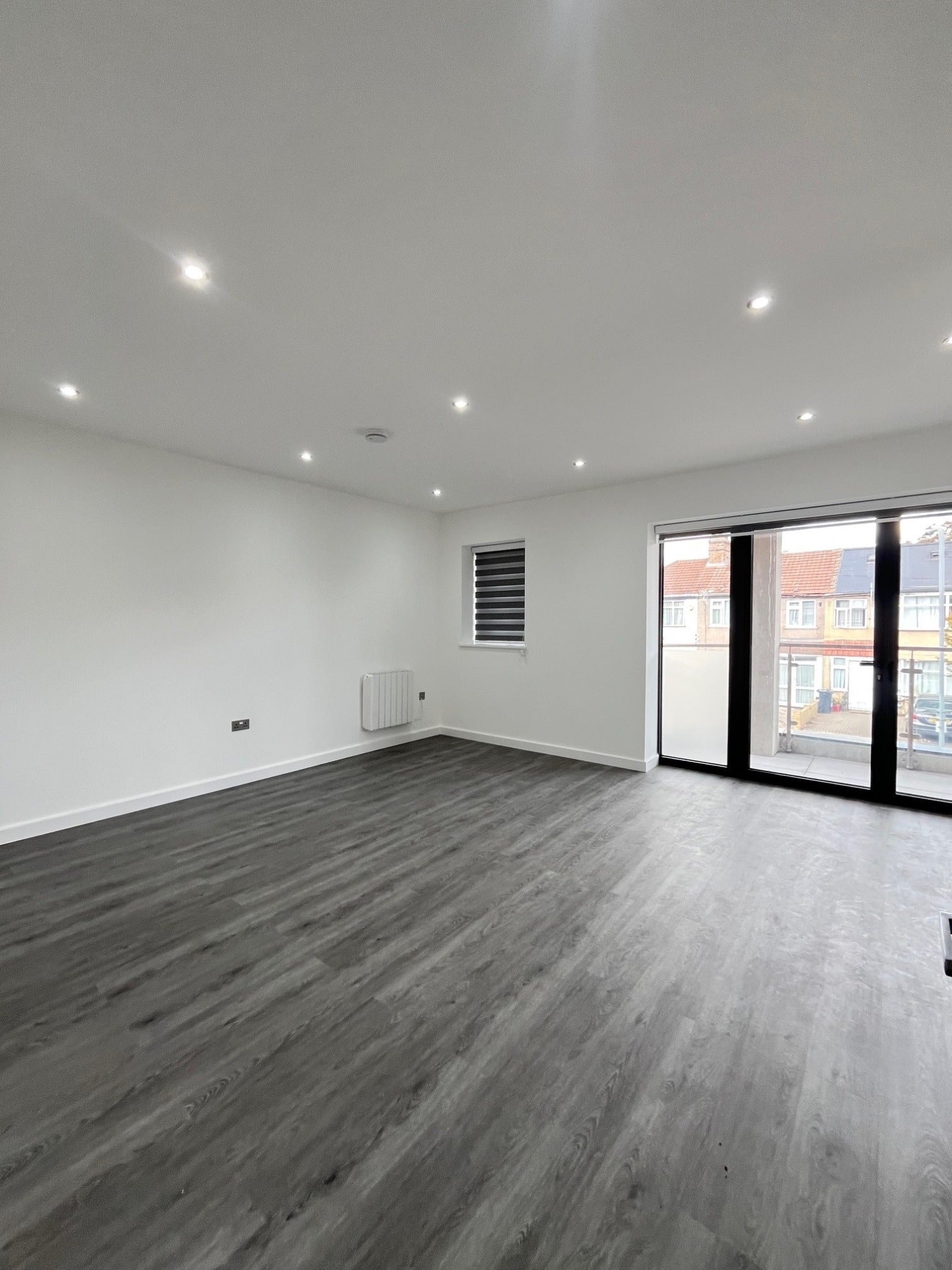 Flat Rushden Gardens in London