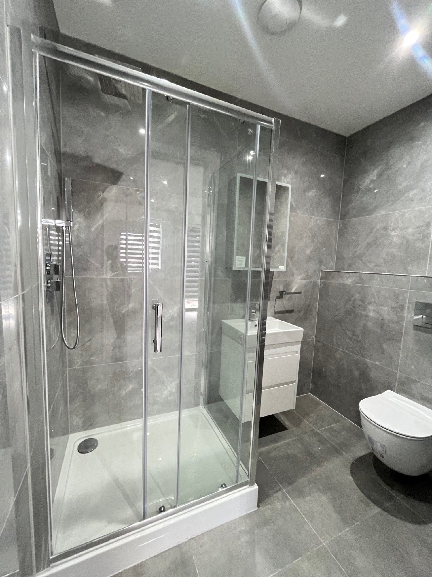 Flat Rushden Gardens in London