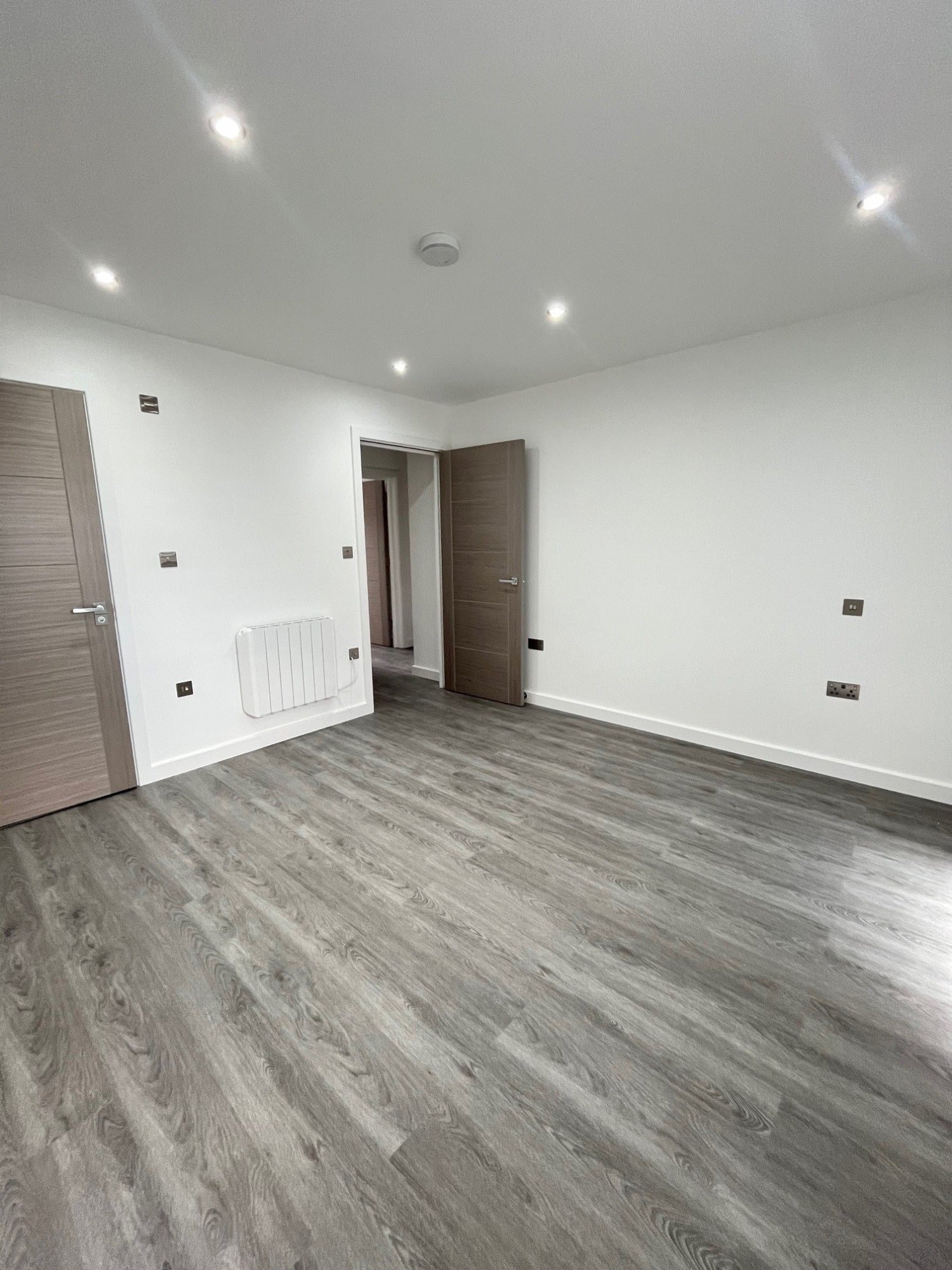 Flat Rushden Gardens in London