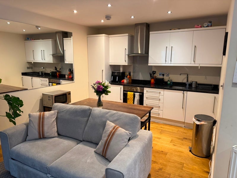 Room Arodene Road in Greater London