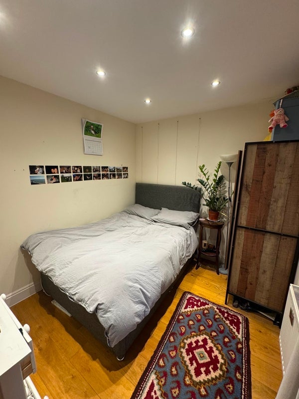 Room Arodene Road in Greater London