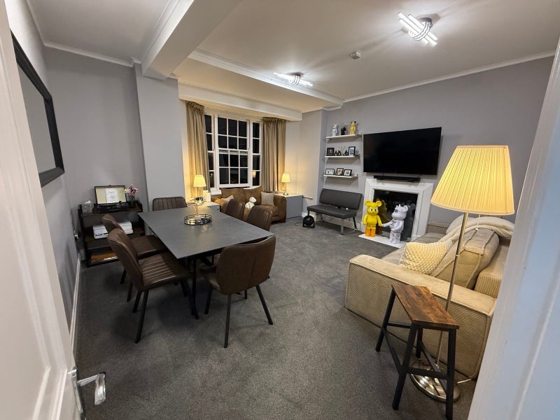 Room Queensway in City of Westminster
