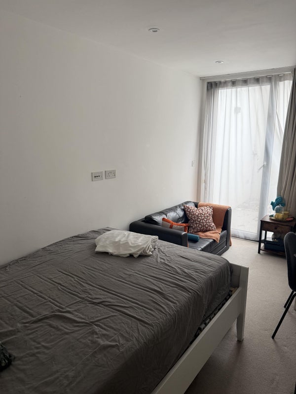 Room Bourke Close in Greater London