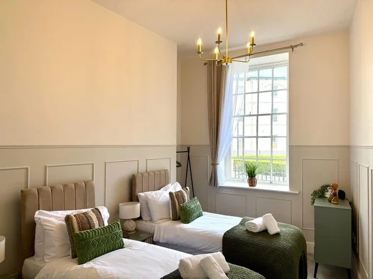 Flat The Crescent in Gloucester