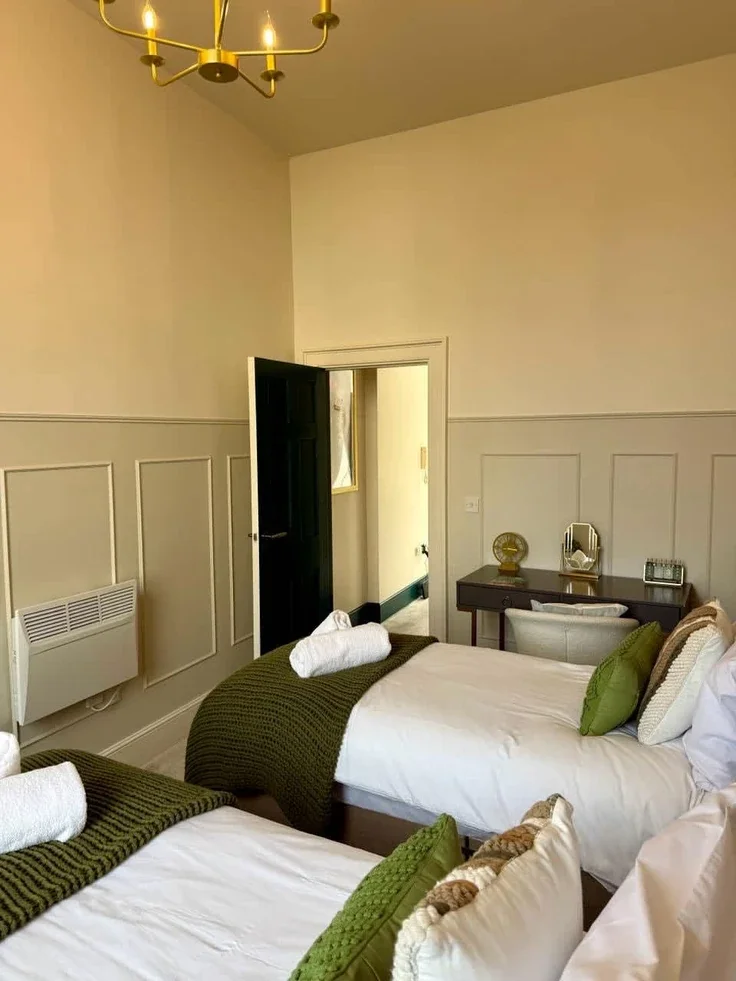 Flat The Crescent in Gloucester