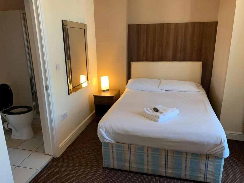 Room Bow Road in Greater London