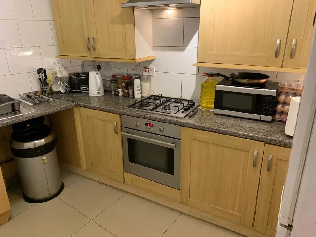 Room Bow Road in Greater London