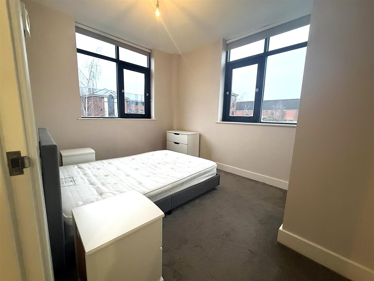 Flat Dawsons Square in Leeds