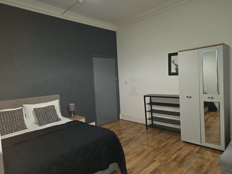 Room High Street in Greater London
