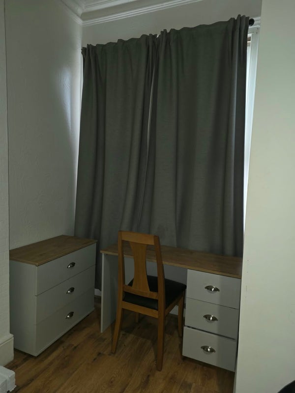 Room High Street in Greater London