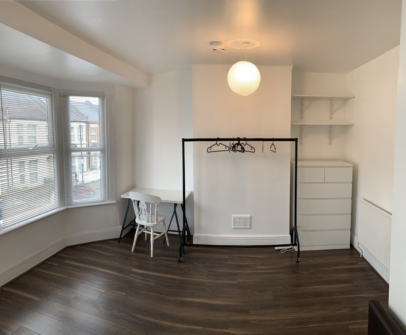 Room Greyhound Road in Greater London