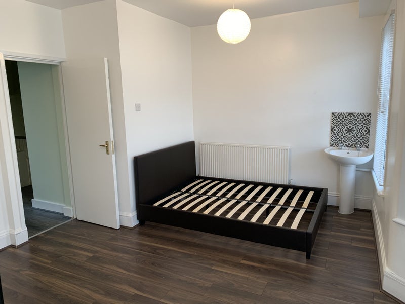 Room Greyhound Road in Greater London