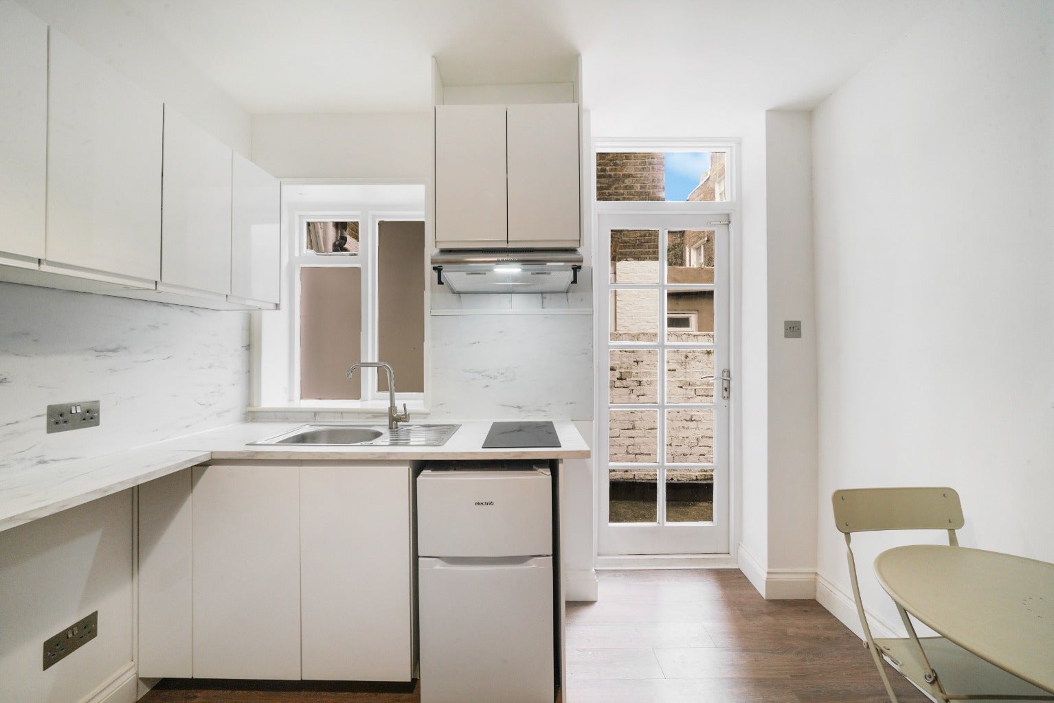 Flat Castletown Road in Greater London