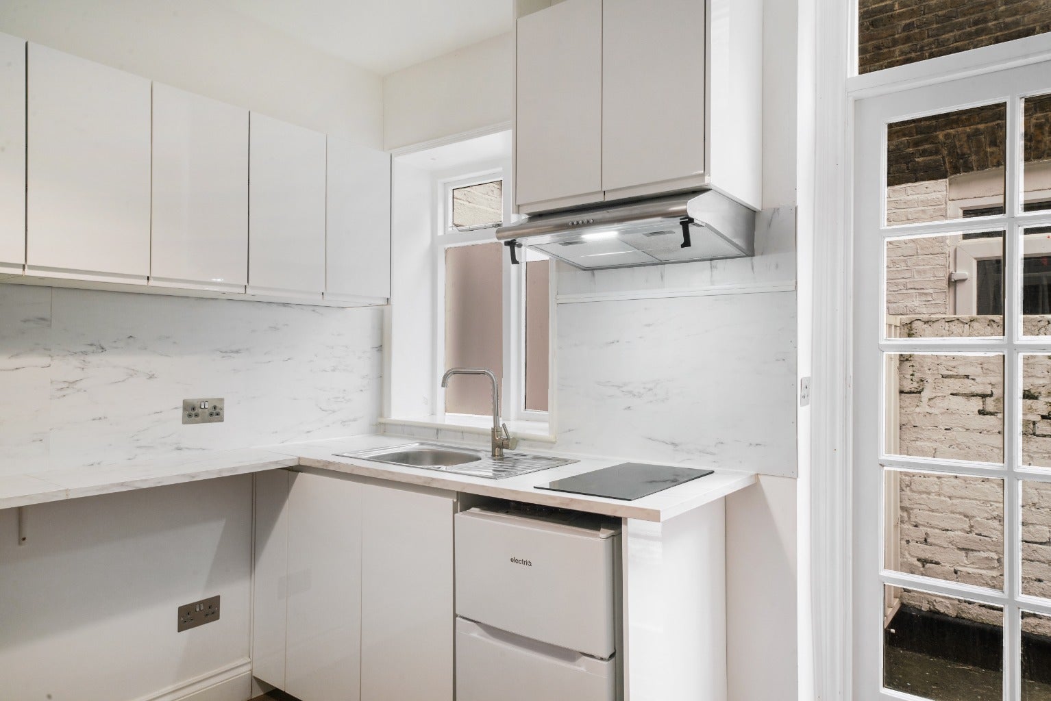Flat Castletown Road in Greater London