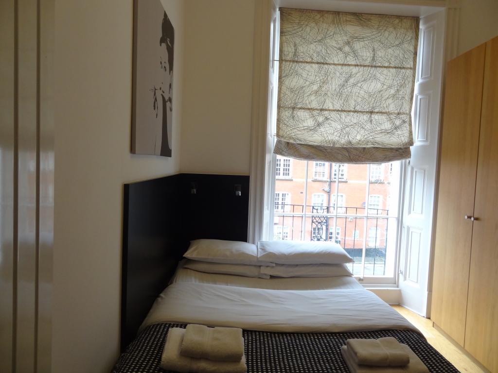 Flat Cartwright Gardens in Greater London