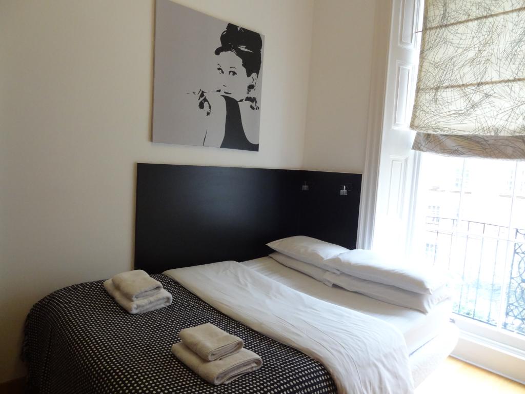 Flat Cartwright Gardens in Greater London