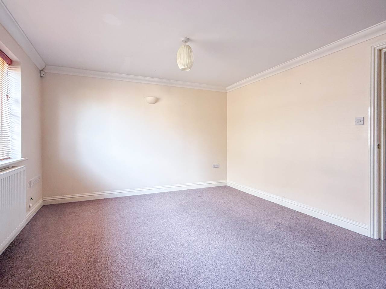 Flat Woodside Road in Bournemouth