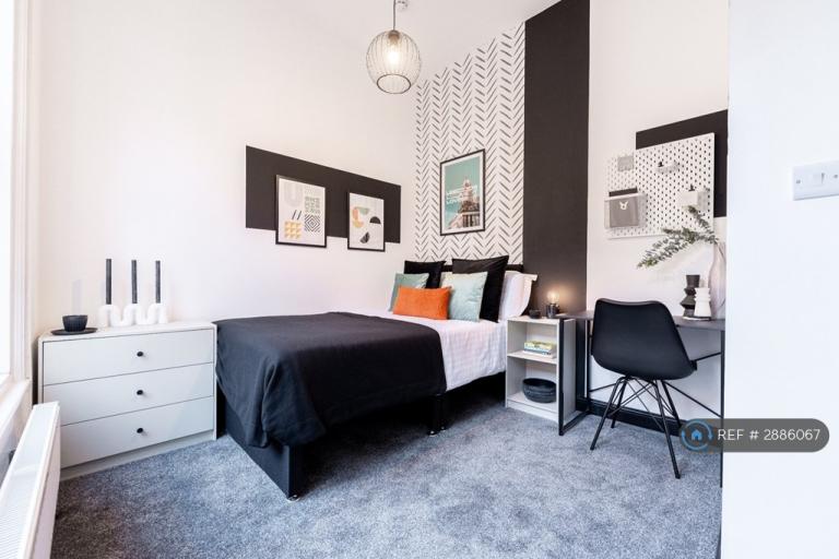 Room Headingley Avenue in Leeds