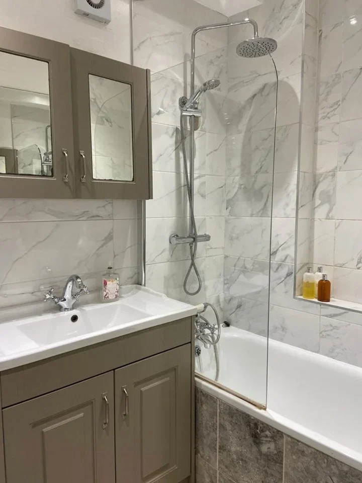 Flat Lewin Road in Greater London