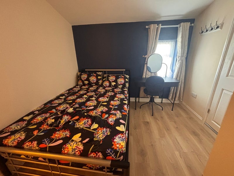 Room Kempton Road in Greater London