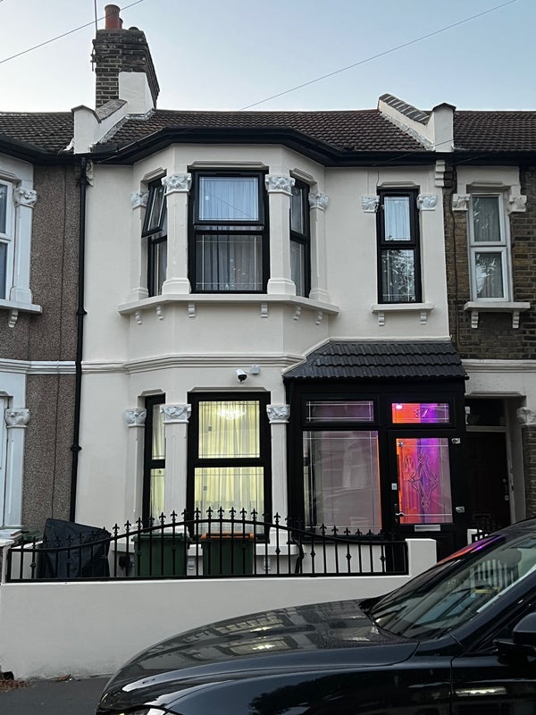 Room Kempton Road in Greater London