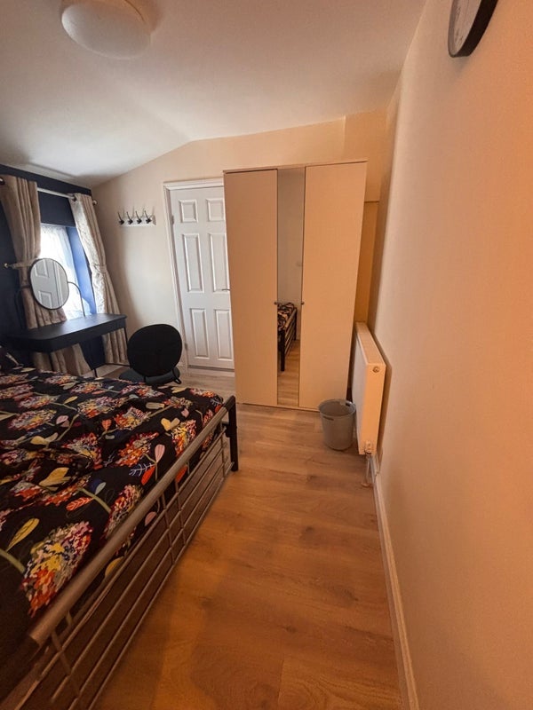 Room Kempton Road in Greater London
