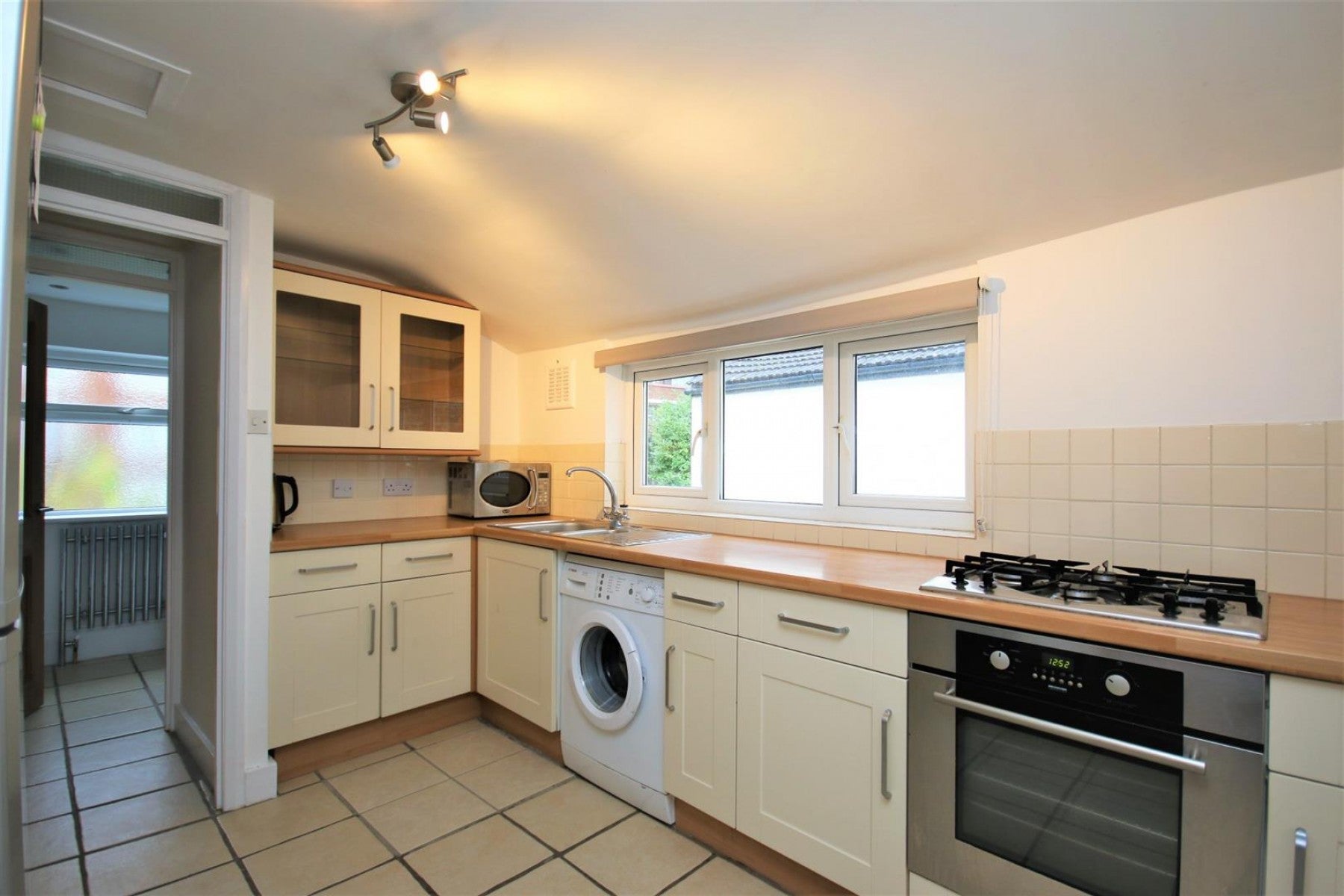 Flat Plimsoll Road in Greater London