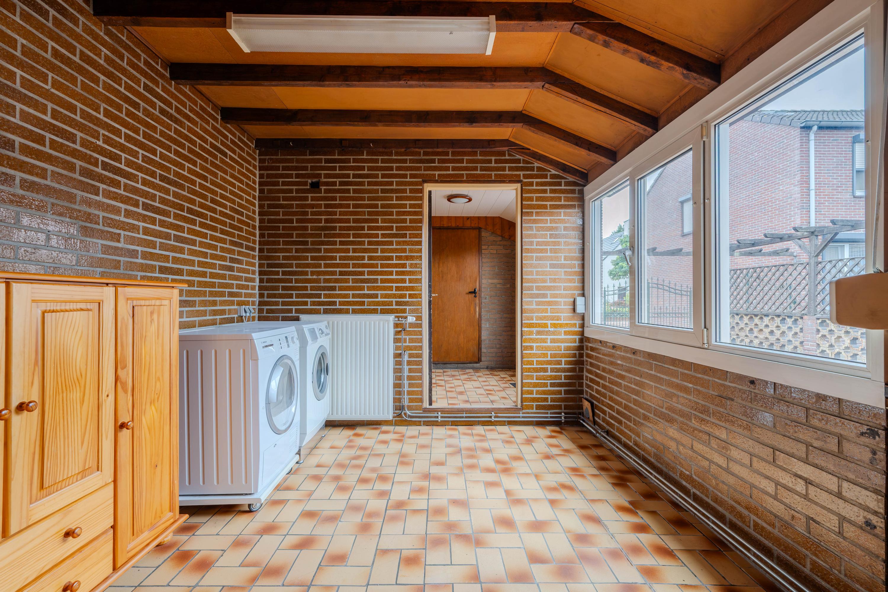 Twee-onder-één-kap te koop: Industriestraat 65, Reuver