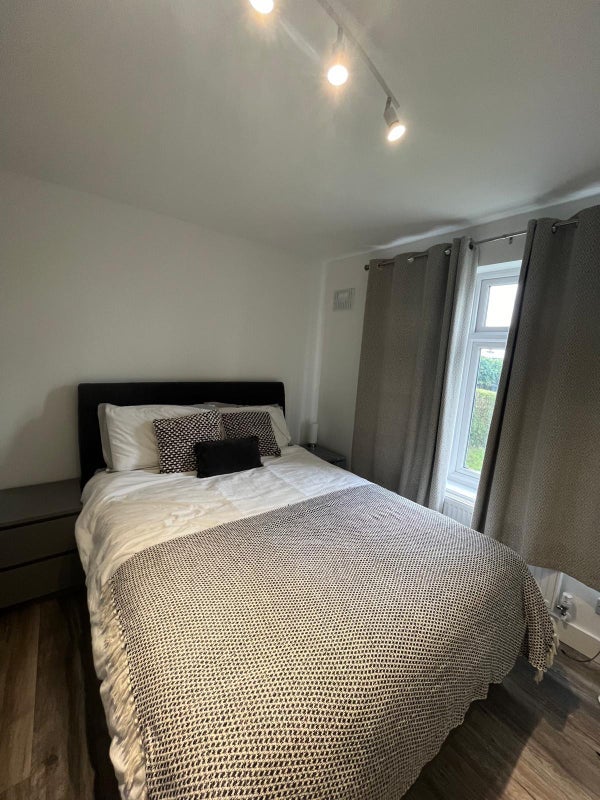 Flat Sheepwood Close in Bristol