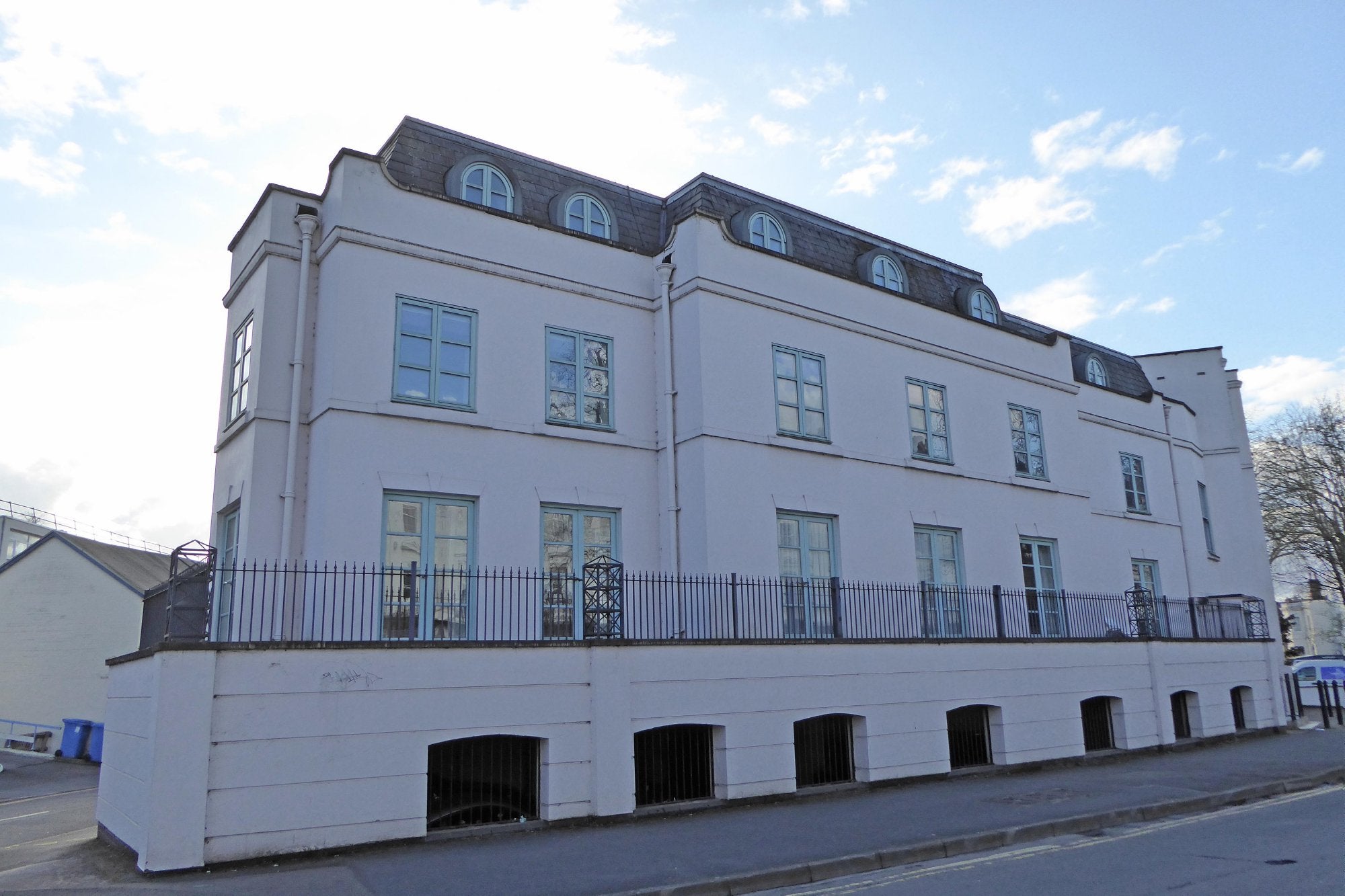 Flat Willes Road in Royal Leamington Spa