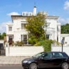 House Queen's Grove in Greater London