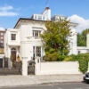House Queen's Grove in Greater London