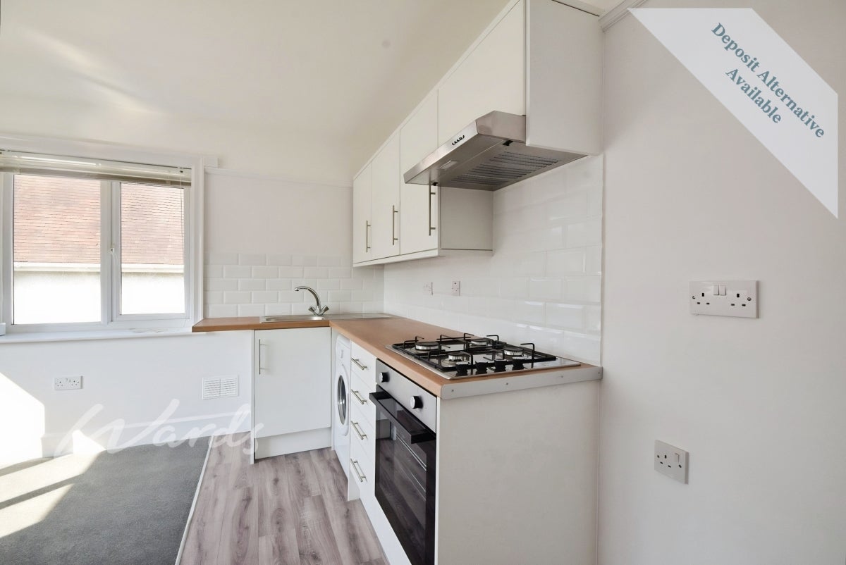 Flat Broadfield Road in Folkestone and Hythe District