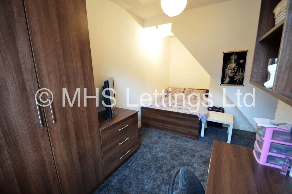 Flat Back Ashville Grove in Leeds