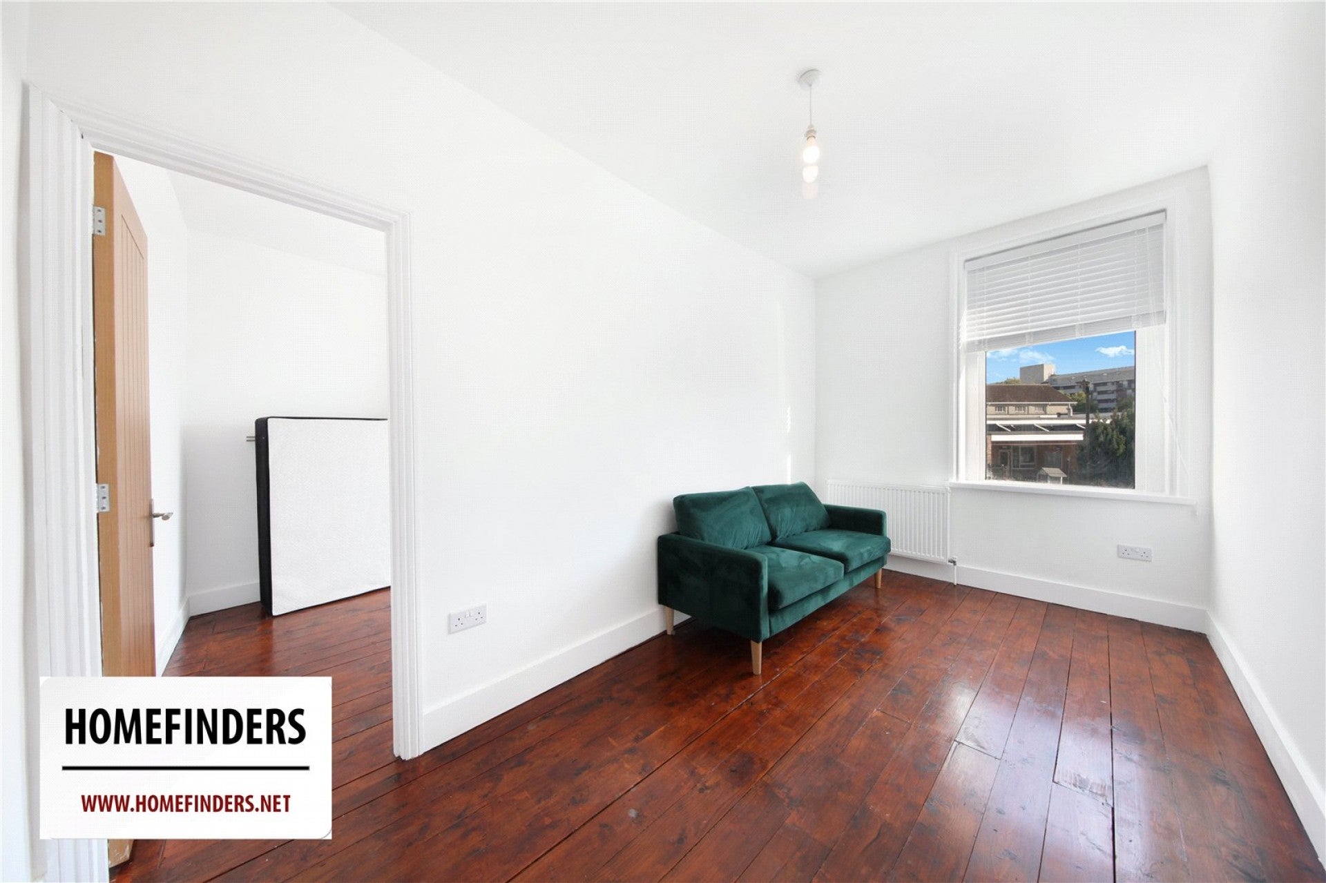 Flat Rendlesham Road in Greater London