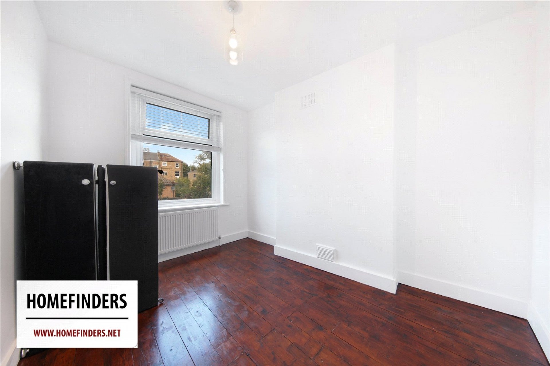 Flat Rendlesham Road in Greater London