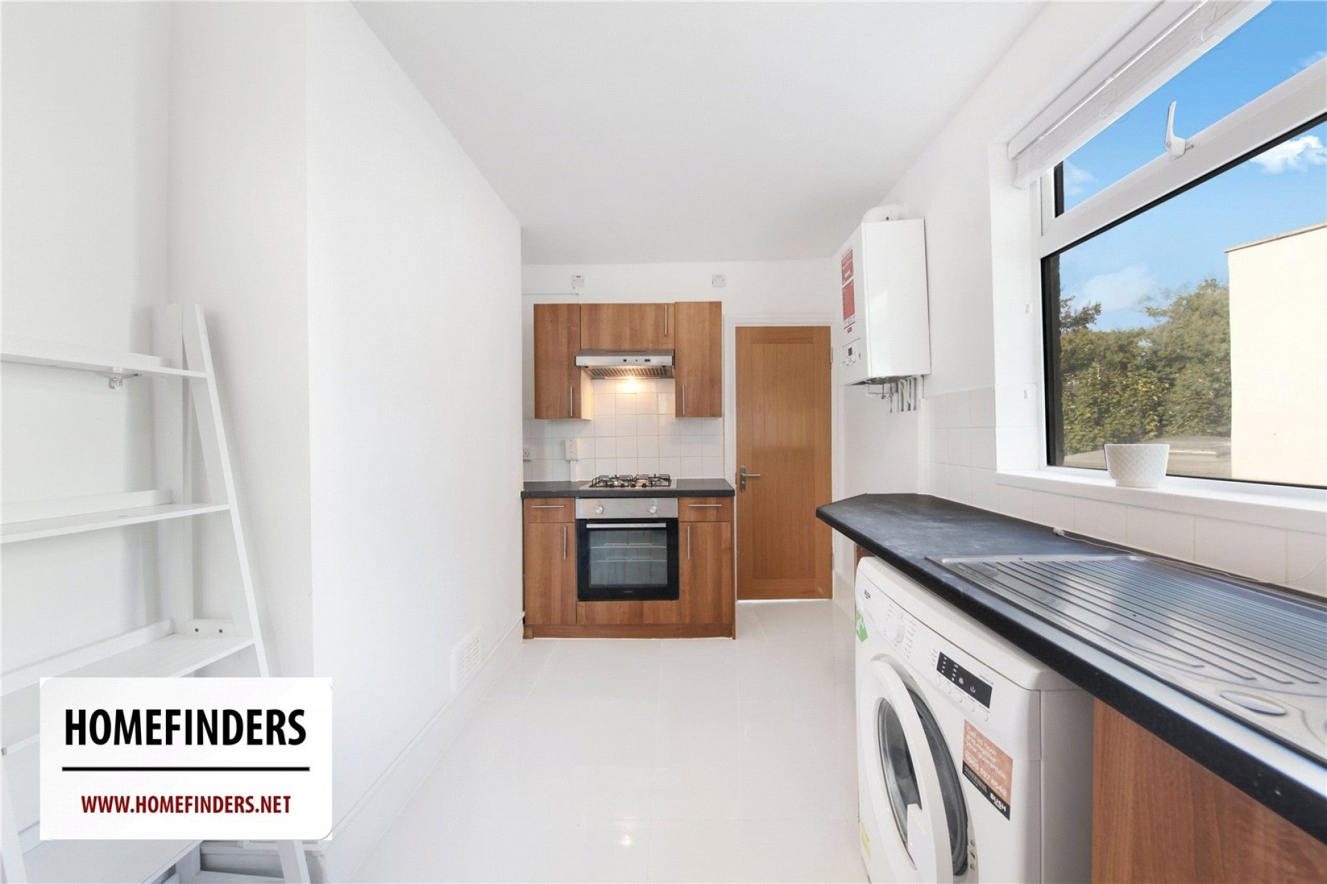 Flat Rendlesham Road in Greater London