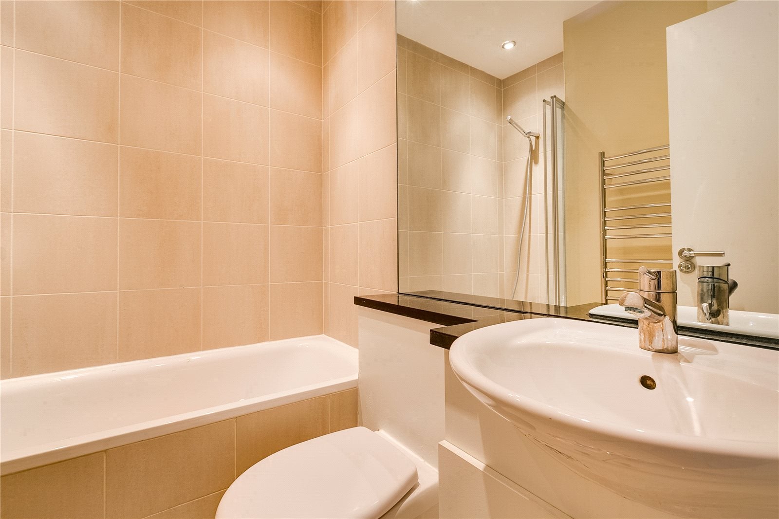 Flat Sloane Avenue in Greater London