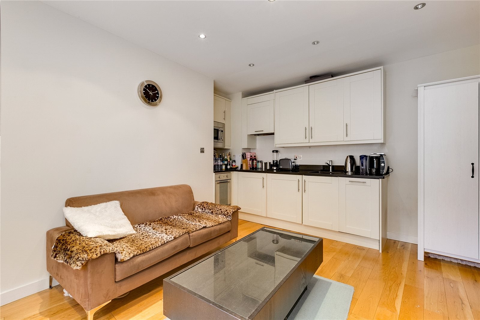 Flat Sloane Avenue in Greater London