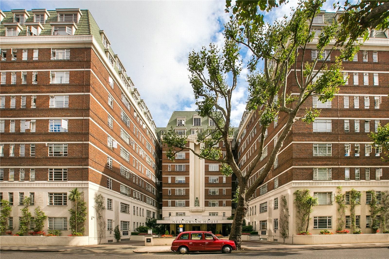 Flat Sloane Avenue in Greater London